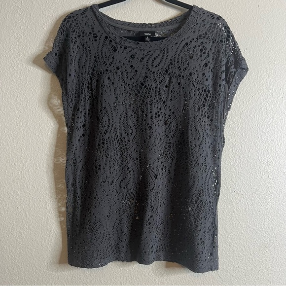 Mossimo Gray w/Cut-Out Paisley & Floral Design Cap Sleeve Top - - Picture 1 of 4